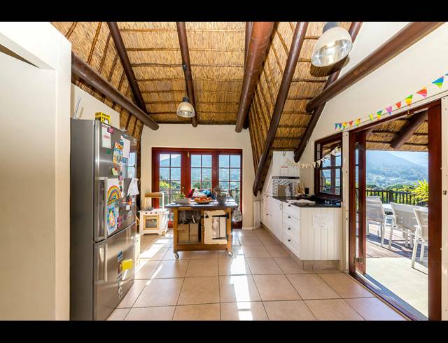 3 BEDROOM FREEHOLD TO LET IN THE MEADOWS